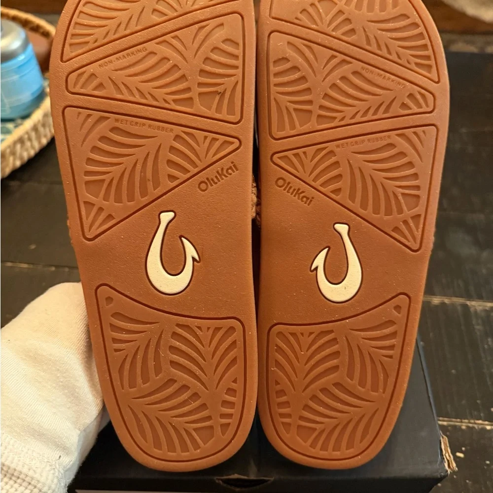 OluKai Pakea Fox Slide Sandals - Picture 3 of 4